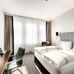 Azimut 3*, München Deutschland